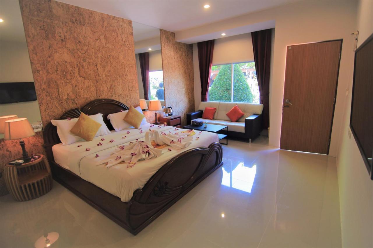 Bangrak Pier Samui Resort Bagian luar foto