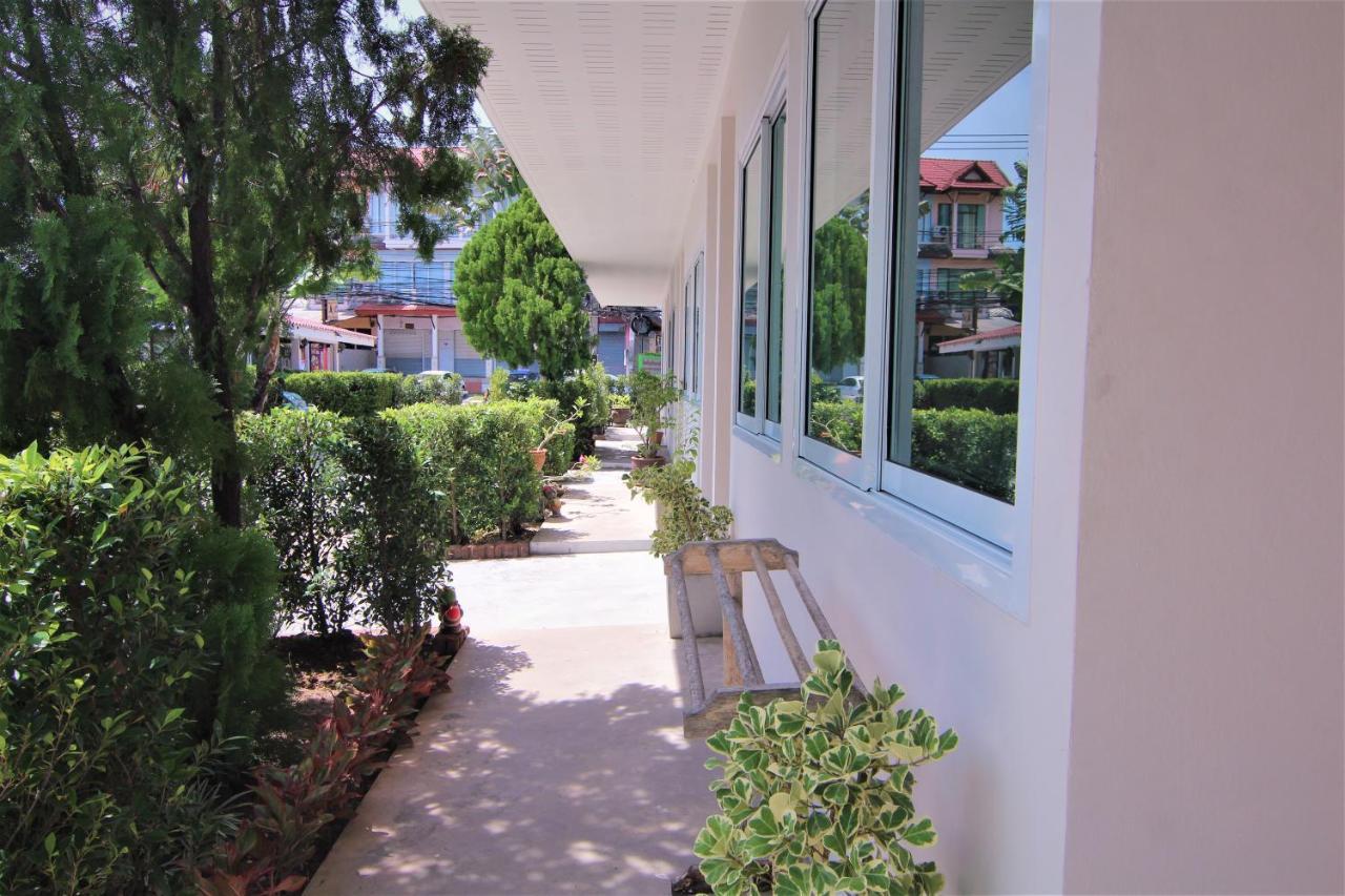 Bangrak Pier Samui Resort Bagian luar foto