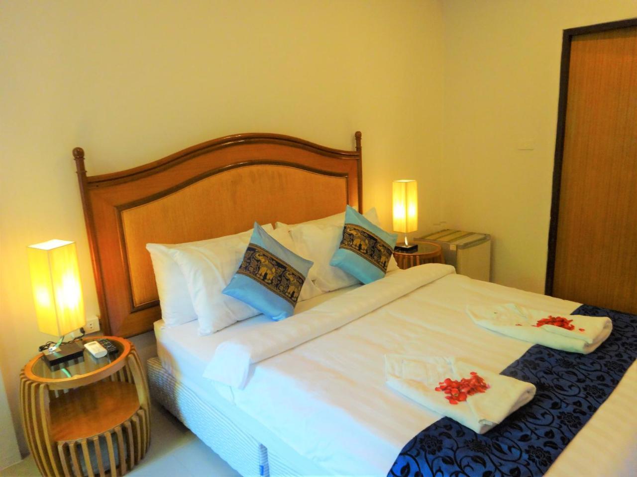 Bangrak Pier Samui Resort Bagian luar foto