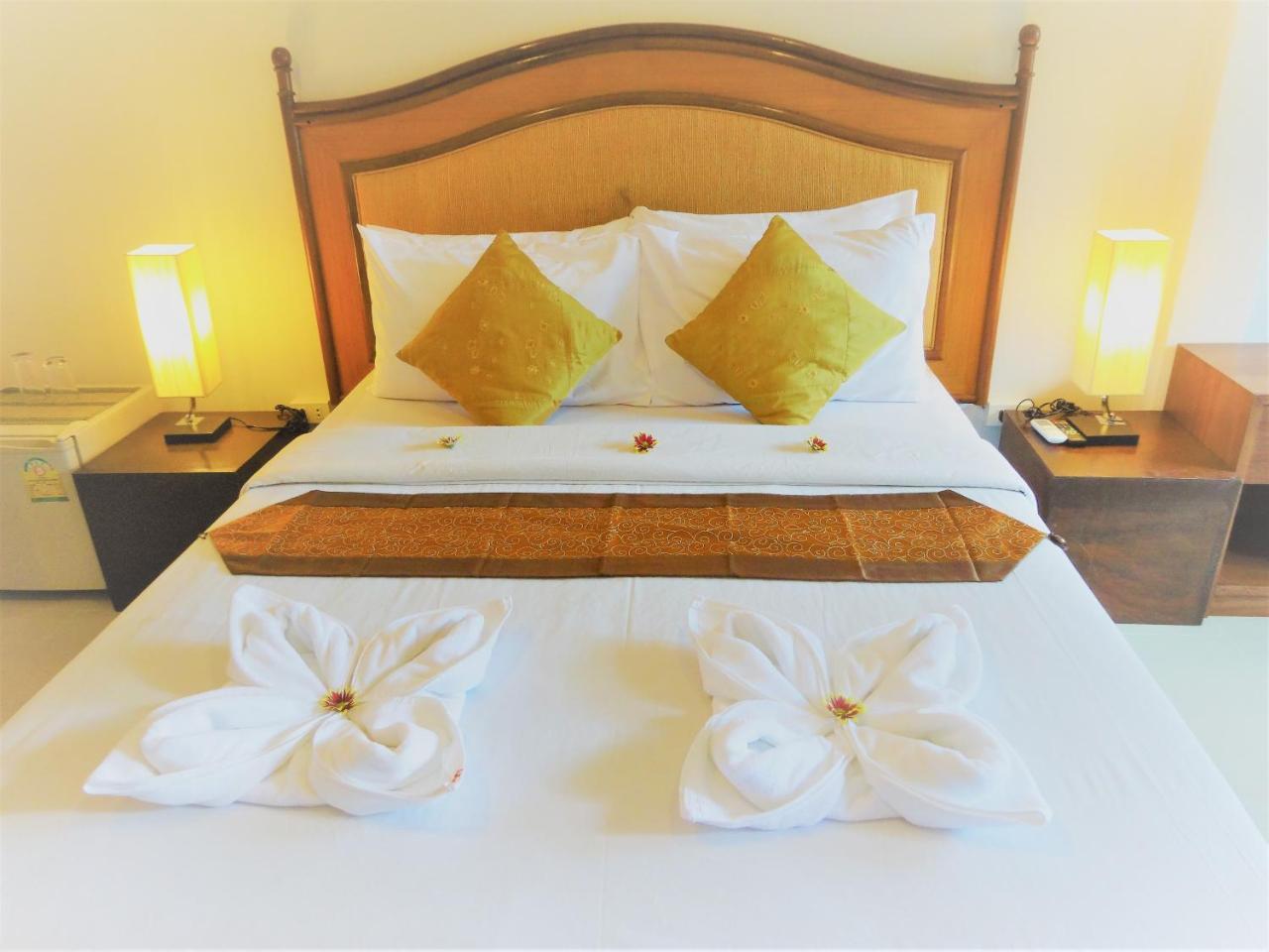 Bangrak Pier Samui Resort Bagian luar foto