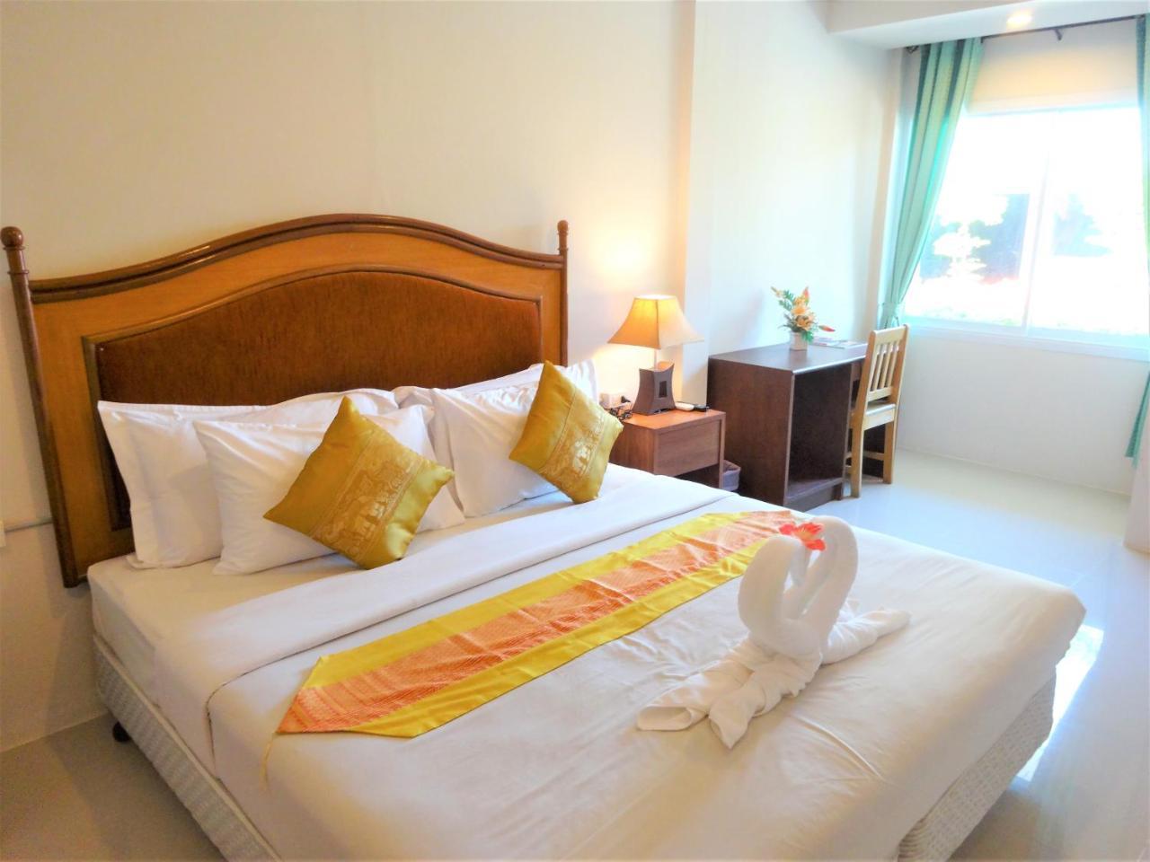Bangrak Pier Samui Resort Bagian luar foto