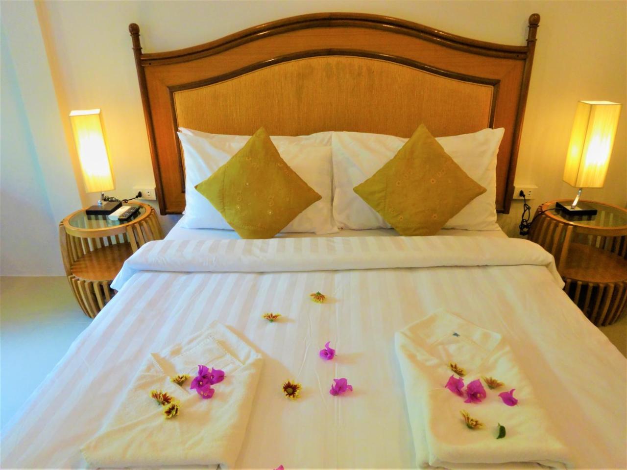Bangrak Pier Samui Resort Bagian luar foto