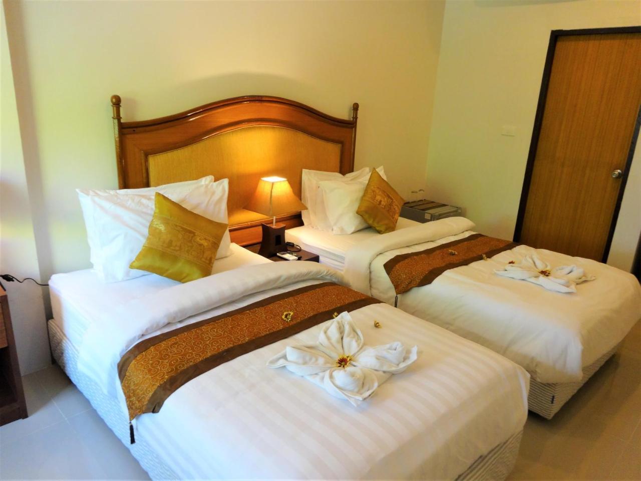 Bangrak Pier Samui Resort Bagian luar foto