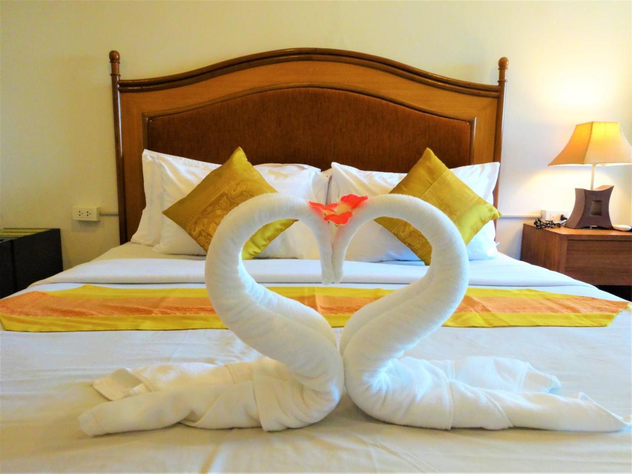 Bangrak Pier Samui Resort Bagian luar foto