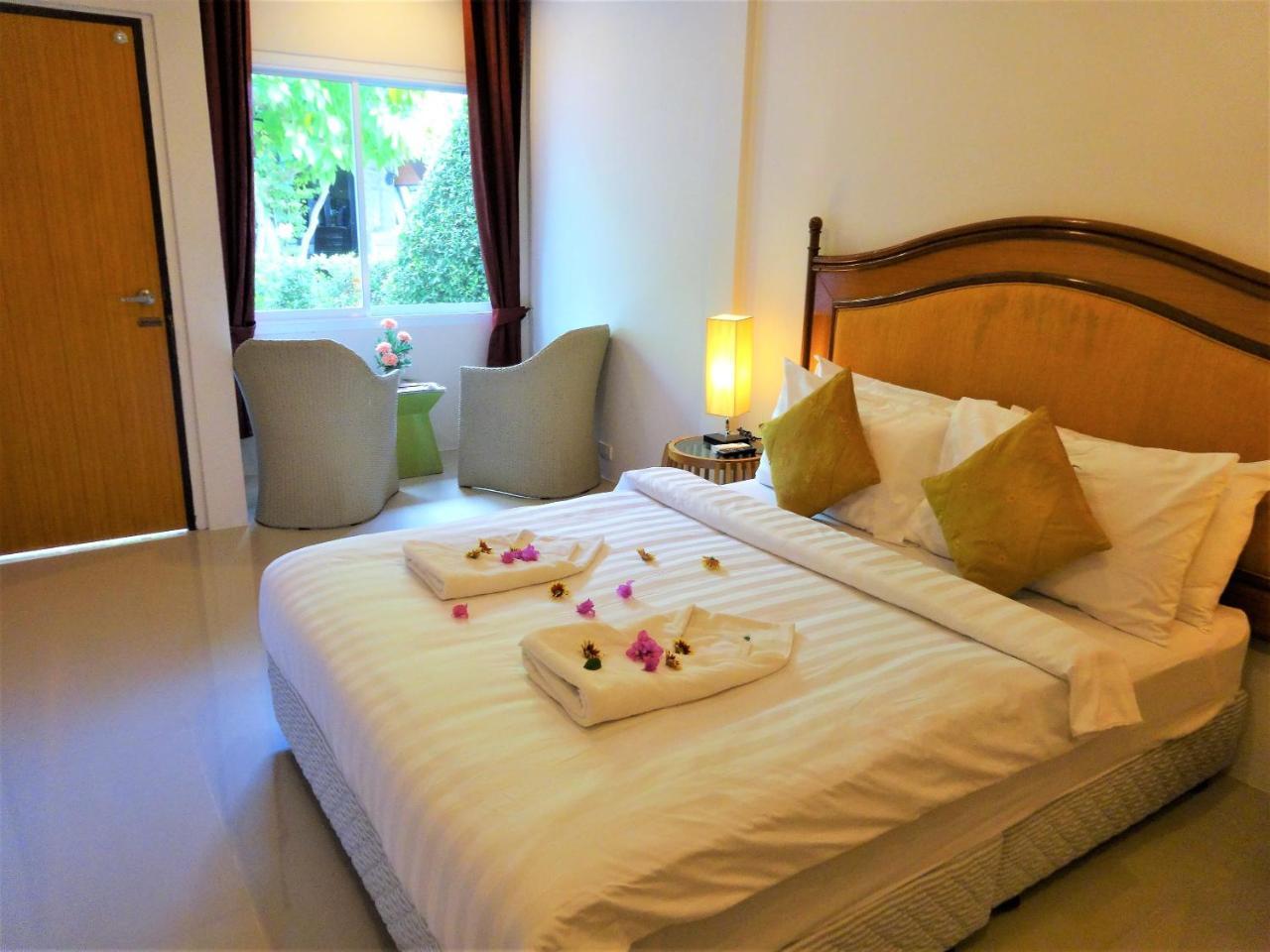 Bangrak Pier Samui Resort Bagian luar foto