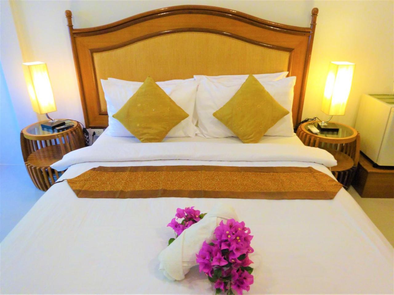 Bangrak Pier Samui Resort Bagian luar foto