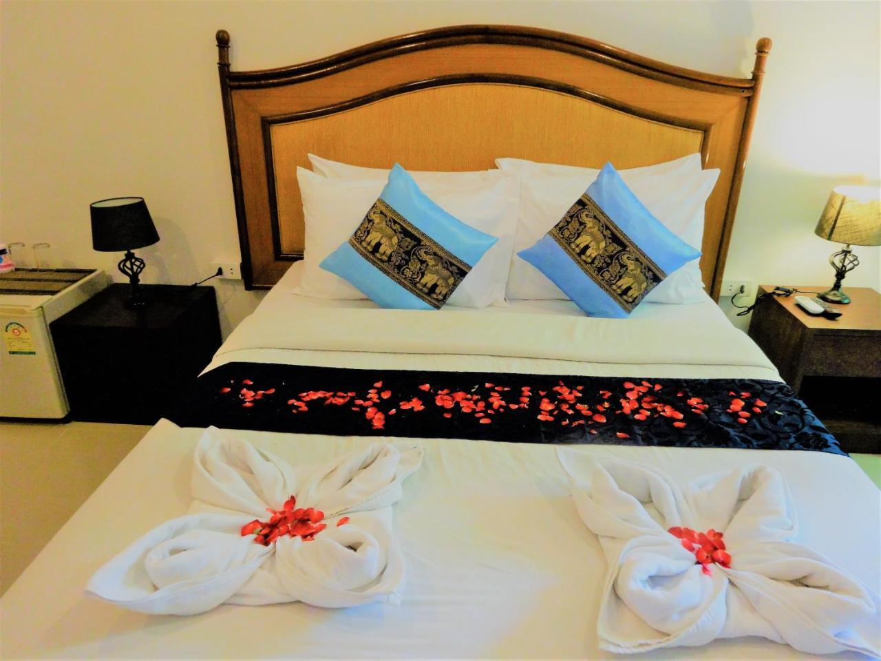 Bangrak Pier Samui Resort Bagian luar foto