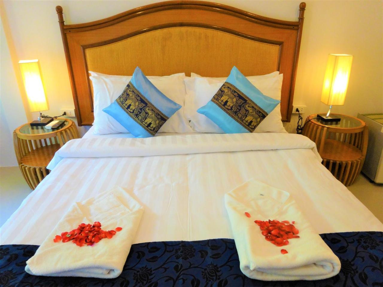 Bangrak Pier Samui Resort Bagian luar foto