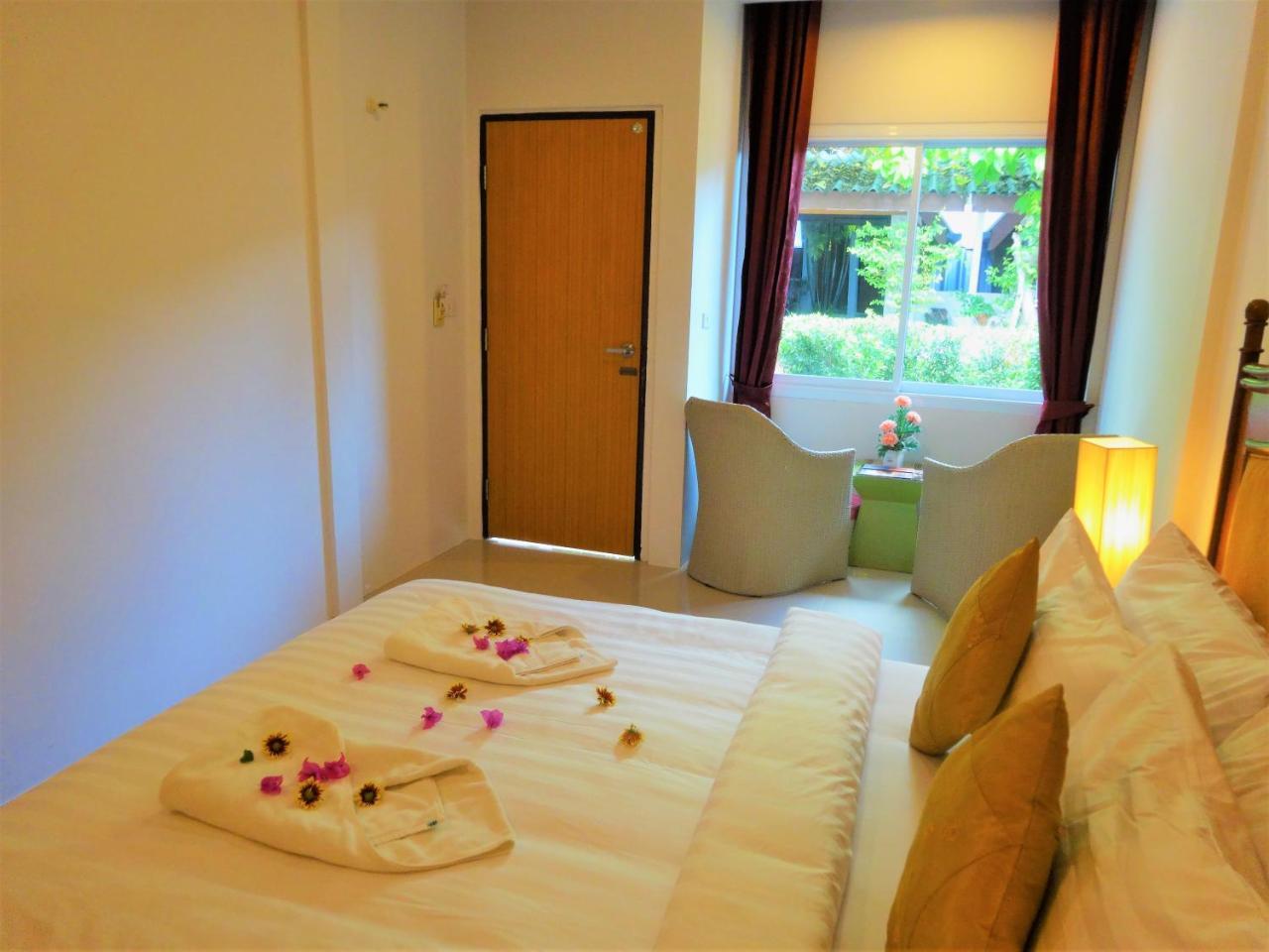 Bangrak Pier Samui Resort Bagian luar foto